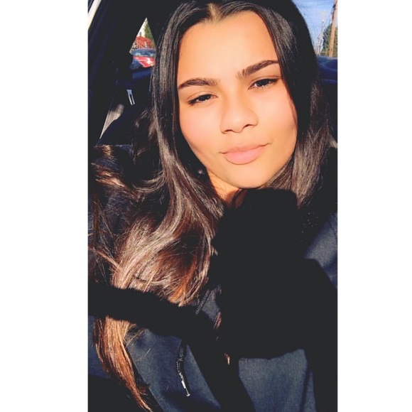 Meet your Posher, Brooke - Picture 1 of 1